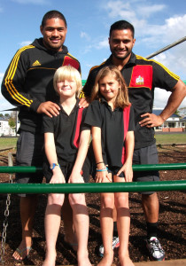 Chief players Fritz Lee (left) and Lelia Masaga visited Benjamin Anderson and Georgia Wharry at Hamilton West Primary School.