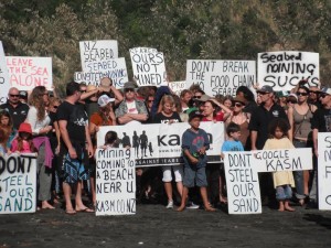 More than 100 people showed up at Ngarunui Beach on Sunday to protest against seabed mining.