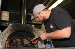 Ryan Burke prepares a pizza for hungry Fieldays punters. Photo: Michelle Corbett